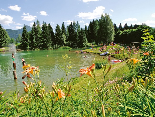 Badesee Reitdorf mit Spielplatz © Flachau Tourismus